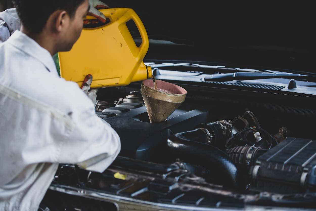 How to Choose the Right Engine Oil for Your Car